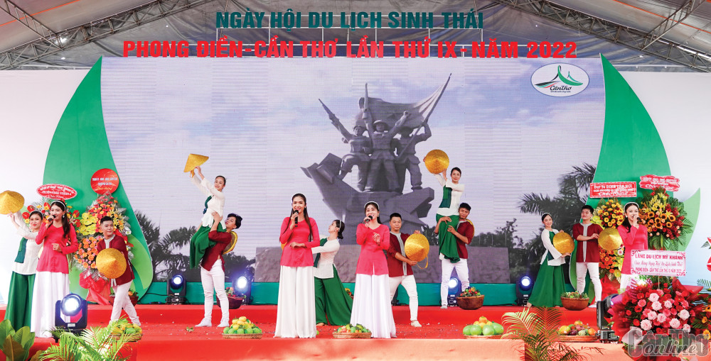 Điểm nhấn ngành Văn hóa, Thể thao và Du lịch TP Cần Thơ Nhiều hoạt động được tổ chức nhằm quảng bá du lịch TP Cần Thơ. Trong ảnh: Khai mạc Ngày hội Du lịch sinh thái Phong Điền - Cần Thơ năm 2022. Ảnh: DUY KHÔI