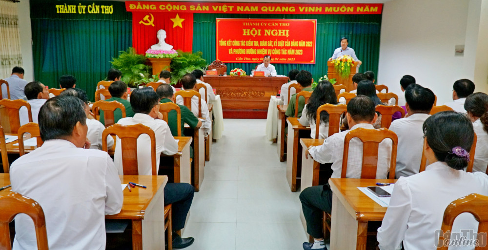 Đồng chí Phạm Văn Hiểu phát biểu kết luận hội nghị. Ảnh: ANH DŨNG