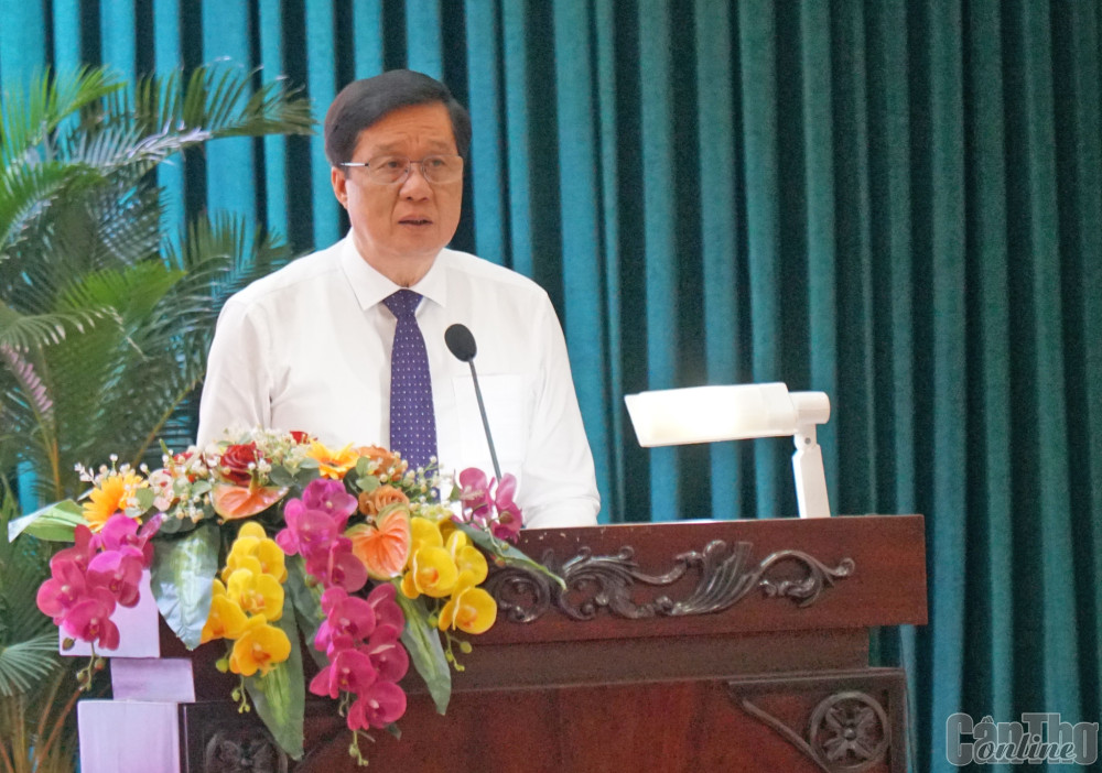 Đồng chí Phạm Văn Hiểu, Phó Bí thư Thường trực Thành ủy, Chủ tịch HĐND TP Cần Thơ, phát biểu chào mừng hội nghị.