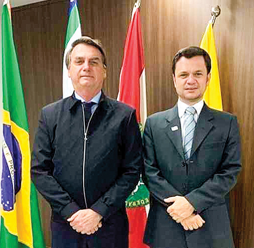Ông Torres (phải) và cựu Tổng thống Bolsonaro.