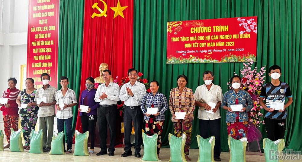 Mang Tết đến với mọi nhà, mọi người