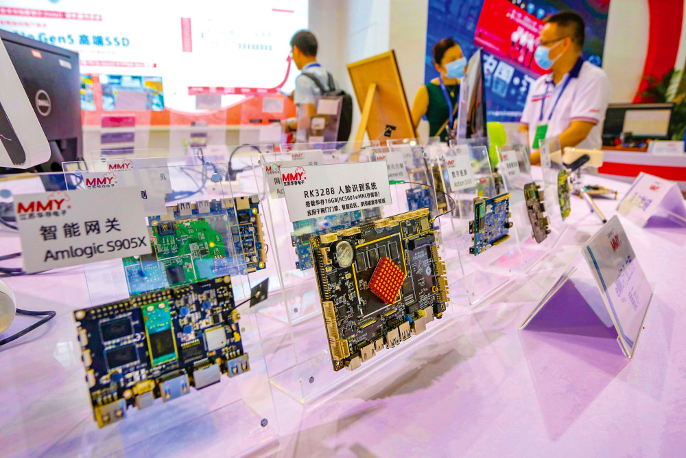 Chip bán dẫn được trưng bày tại một hội nghị bán dẫn thế giới ở Trung Quốc. Ảnh: Oriental Image