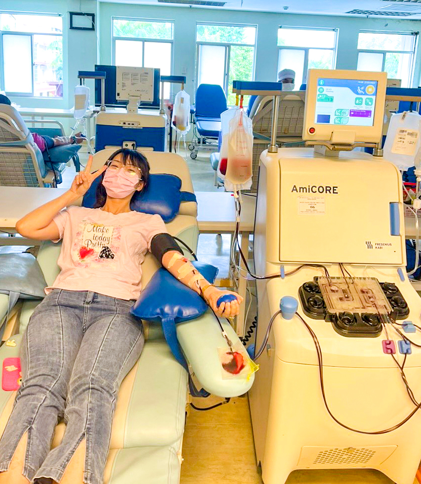 Nhân viên Bệnh viện Y học cổ truyền TP Cần Thơ hiến tiểu cầu cứu người trong những ngày Tết. Ảnh: CTV