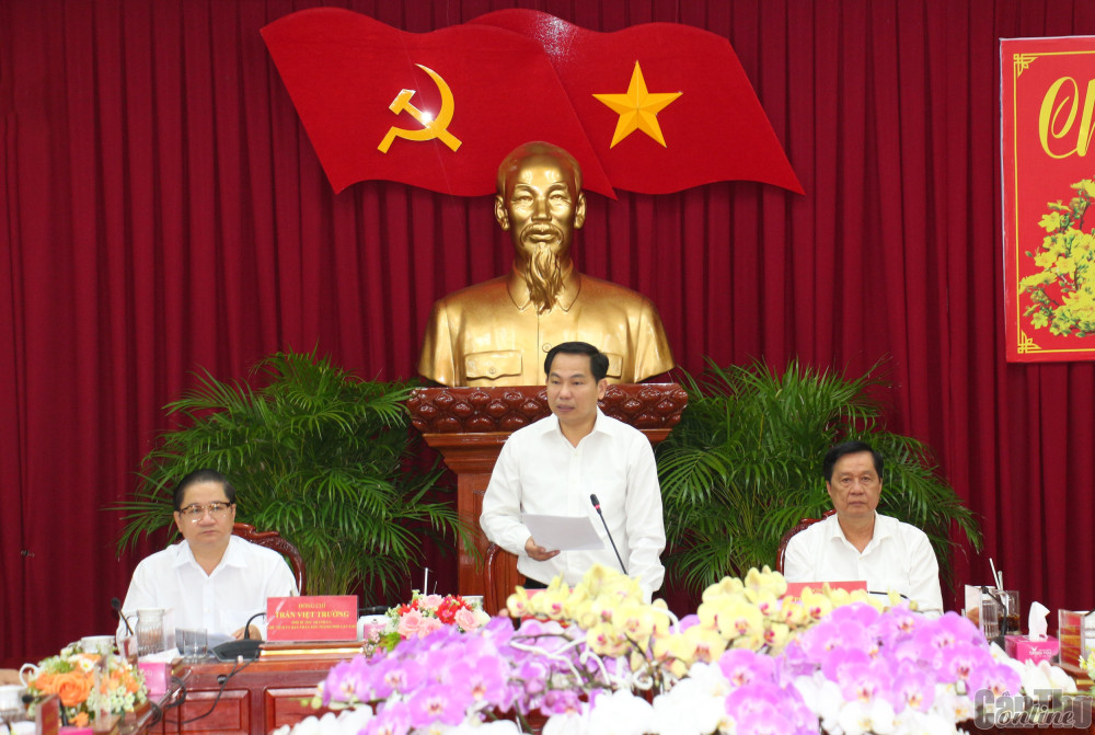 Bí thư Thành ủy Cần Thơ Lê Quang Mạnh phát biểu chỉ đạo tại cuộc họp. Ảnh: N.H