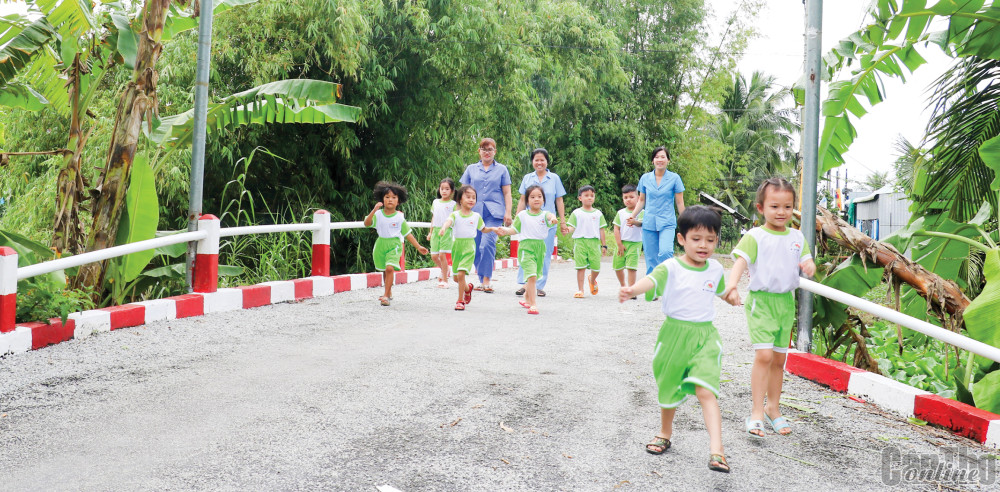 Công trình cầu Hy Vọng 170 ở ấp 3, xã Thạnh Phú, huyện Cờ Đỏ, giúp bà con và học sinh lưu thông thuận lợi, an toàn.