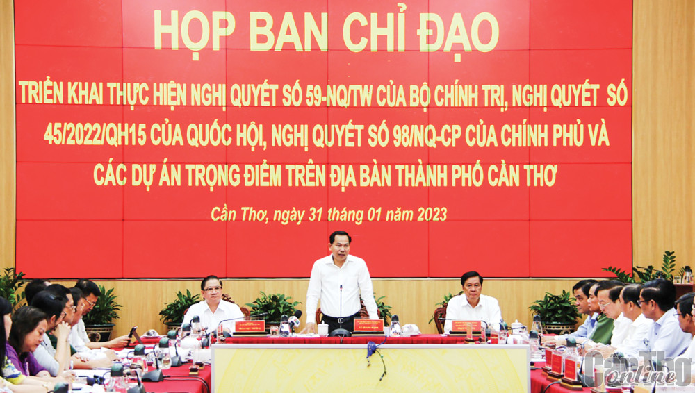 Đồng chí Lê Quang Mạnh, Bí thư Thành ủy, phát biểu chỉ đạo tại cuộc họp.