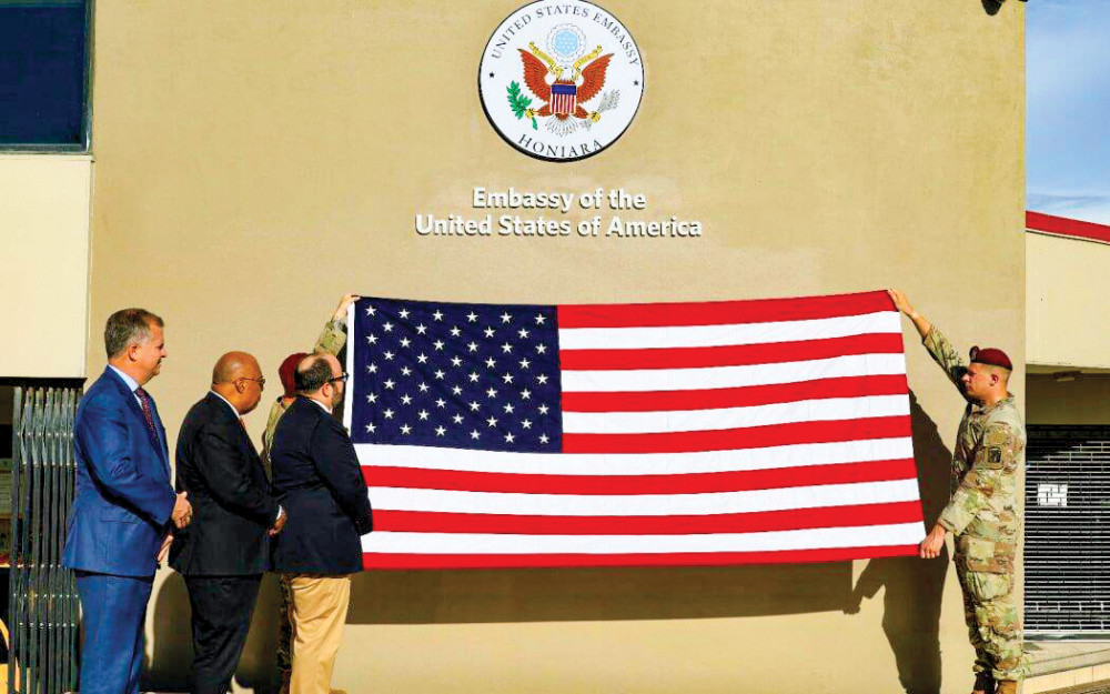 Các quan chức Quần đảo Solomon và Mỹ tại lễ mở cửa Đại sứ quán Mỹ. Ảnh: RNZ