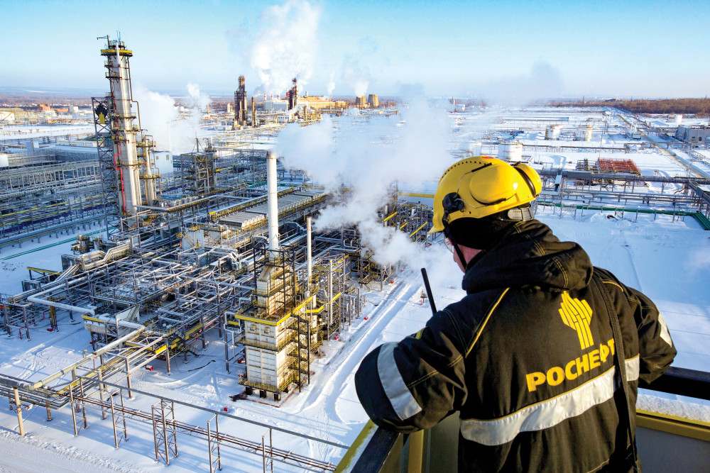 Một nhà máy lọc dầu của Nga. Ảnh: Bloomberg