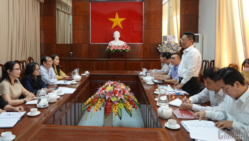 Ông Nguyễn Thực Hiện phát biểu tại cuộc họp.