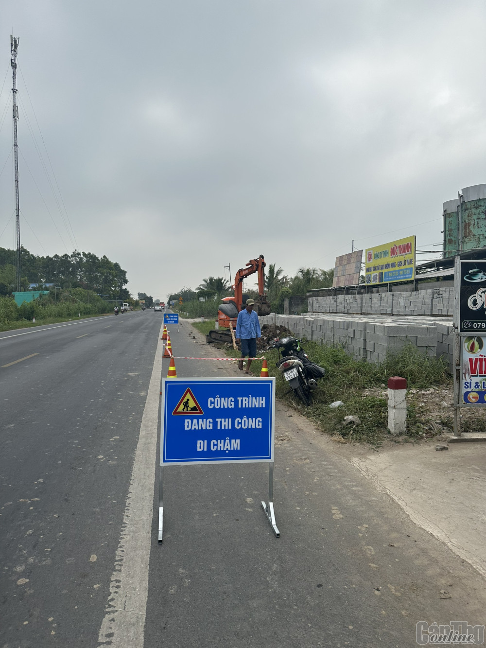 Một đoạn tuyến tránh sạt lở Ô Môn đã được lắp đèn chiếu sáng