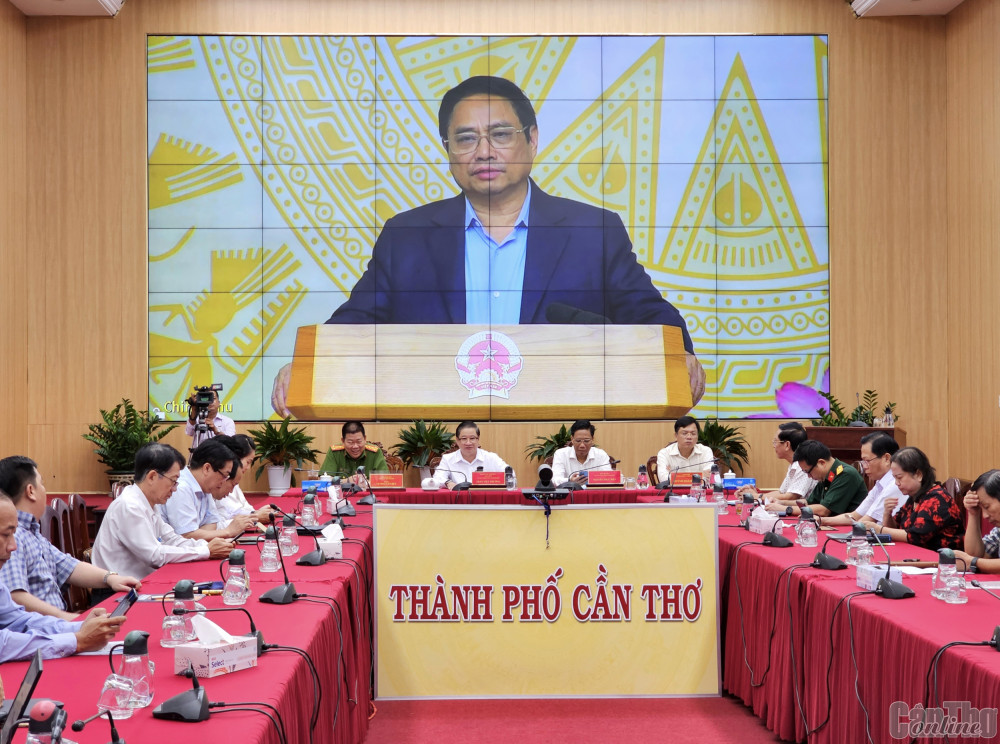 Chuyển đổi số phải “đi tắt, đón đầu”, phát triển đột phá, chọn công nghệ tiên tiến và hiện đại nhất