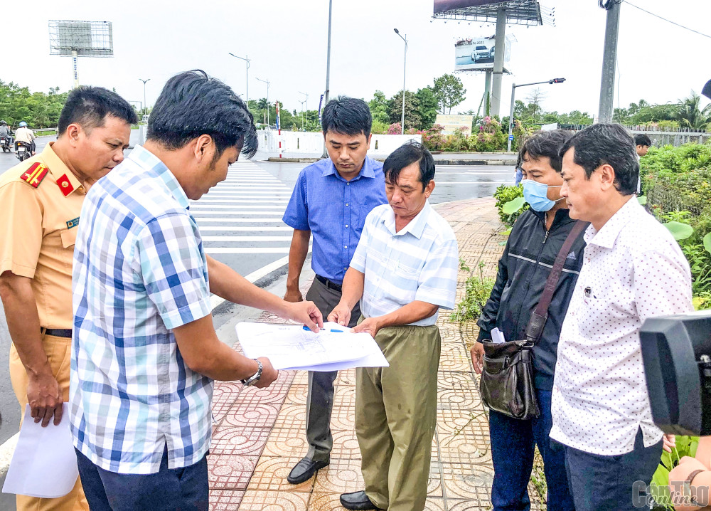 Tăng cường các giải pháp đảm bảo trật tự an toàn giao thông năm 2023 Sở Giao thông vận tải TP Cần Thơ, Ban ATGT thành phố cùng các ngành liên quan khảo sát điểm mất ATGT trên địa bàn thành phố.