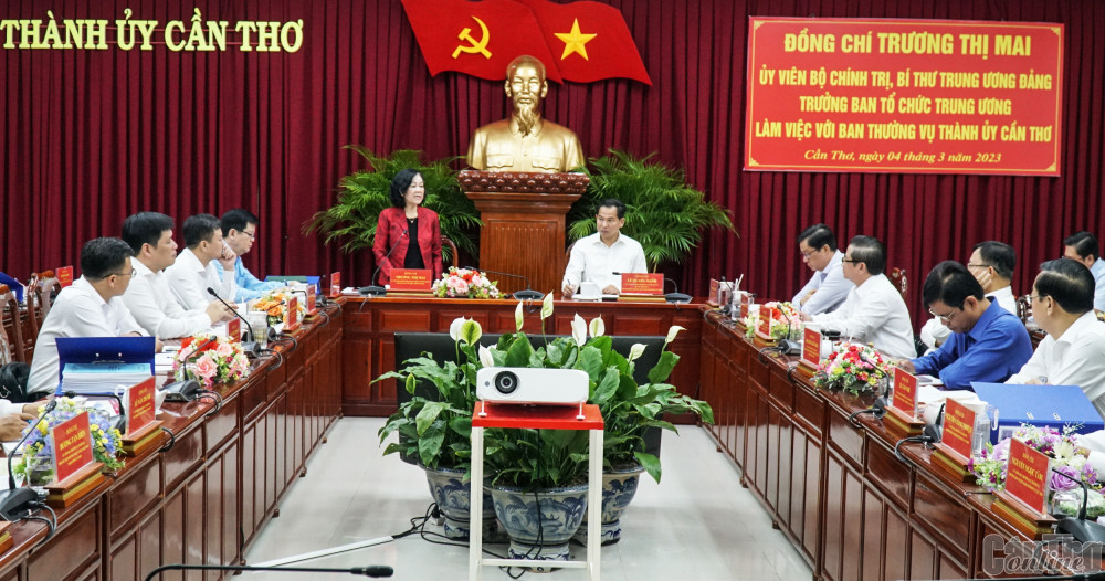 Đồng chí Trương Thị Mai, Ủy viên Bộ Chính trị, Bí thư Trung ương Đảng, Trưởng Ban Tổ chức Trung ương phát biểu kết luận và chỉ đạo tại buổi làm việc. Ảnh: ANH DŨNG