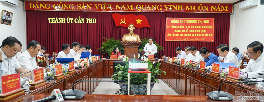 Đồng chí Lê Quang Mạnh, Ủy viên Trung ương Đảng, Bí thư Thành ủy phát biểu tiếp thu ý kiến chỉ đạo của đồng chí Trưởng Ban Tổ chức Trung ương. Ảnh: ANH DŨNG