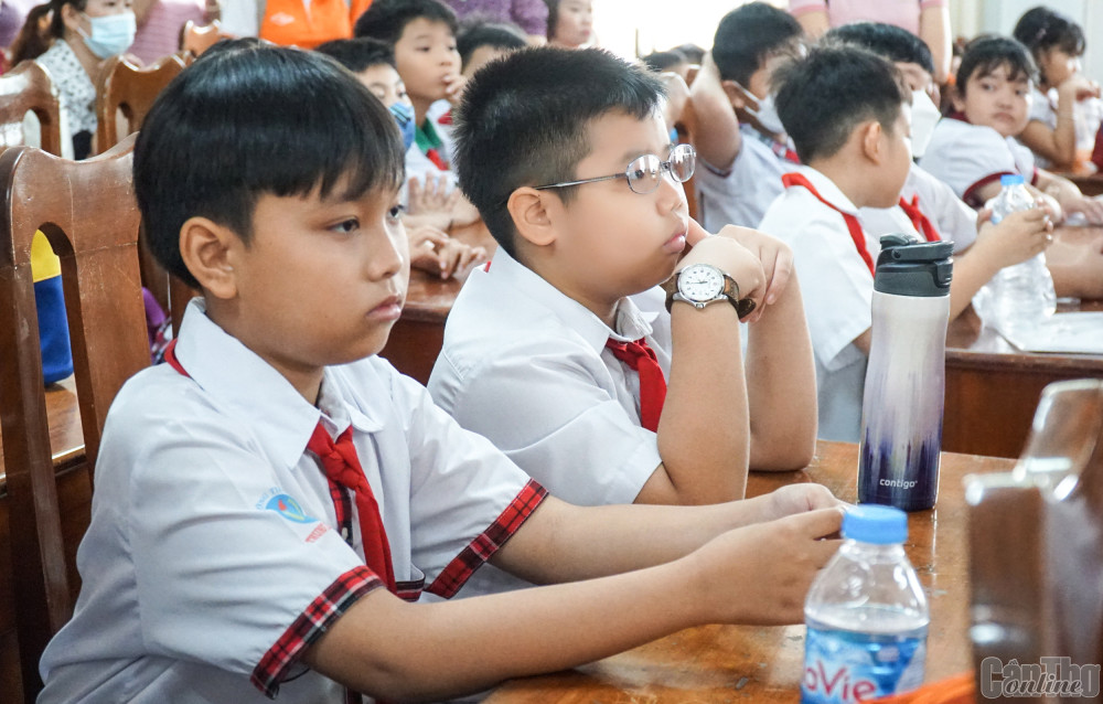 Các em học sinh tham dự hội thi. Ảnh: B.NG