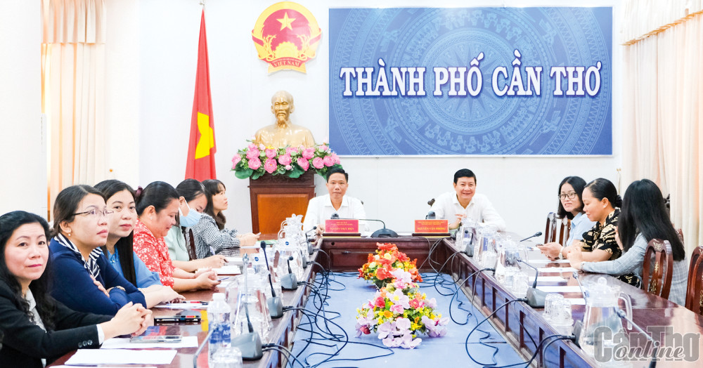 Các đại biểu dự tọa đàm tại điểm Cần Thơ.