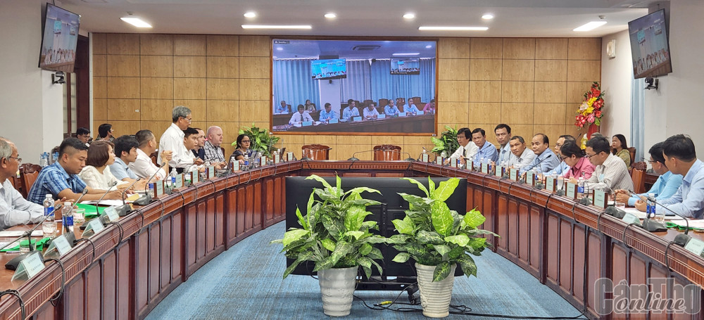 Các đại biểu tham dự sự kiện.