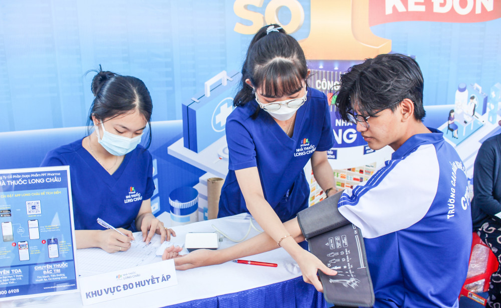 ĐVTN được kiểm tra sức khỏe miễn phí tại ngày hội. Ảnh: CTV