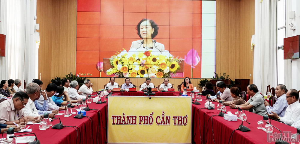 Đồng chí Trương Thị Mai, Ủy viên Bộ Chính trị, Thường trực Ban Bí thư, Trưởng Ban Tổ chức Trung ương, phát biểu tại hội nghị.