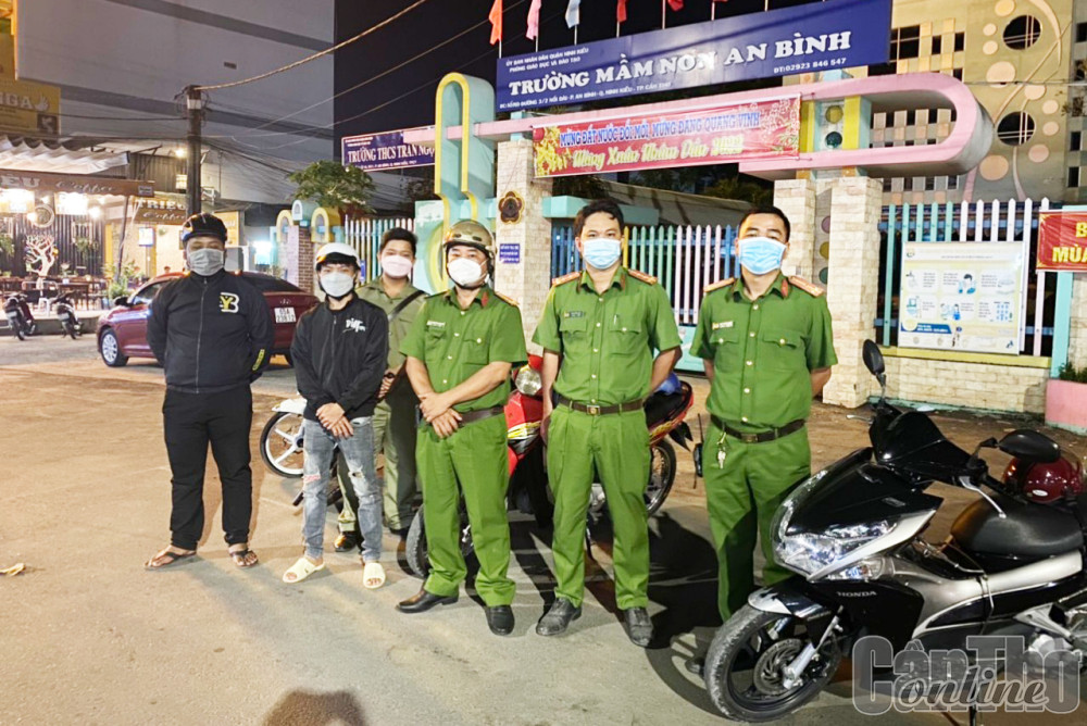 Lực lượng chức năng phường An Bình ra quân tuần tra trên địa bàn.