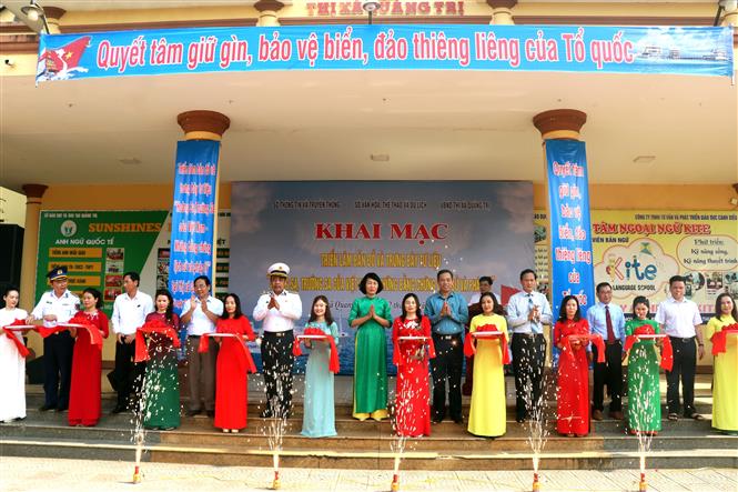 Triển lãm lưu động bản đồ và tư liệu về Hoàng Sa, Trường Sa tại Quảng Trị