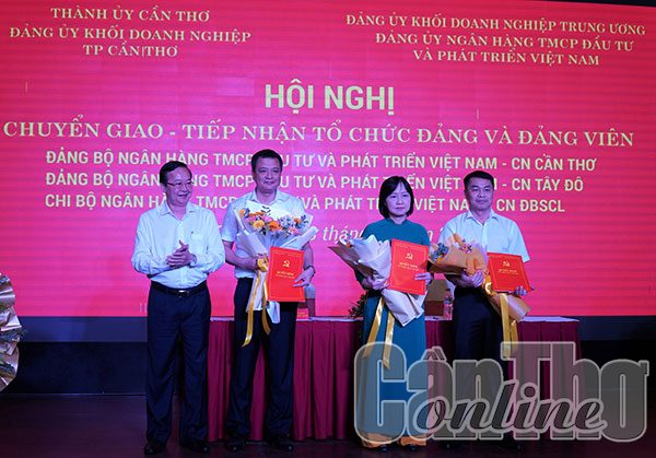 Chuyển giao và tiếp nhận tổ chức đảng, đảng viên Ðảng bộ Ngân hàng TMCP Ðầu tư và phát triển Việt Nam, Ðảng bộ Ngân hàng TMCP Ngoại thương Việt Nam
