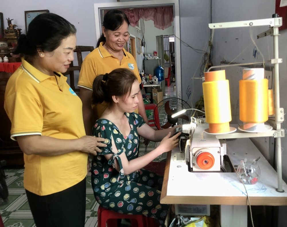 Giỏi việc Hội, đảm việc nhà