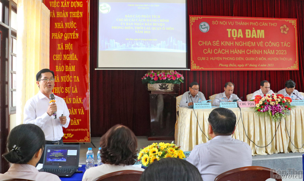 Ông Nguyễn Thanh Nhanh, Trưởng phòng CCHC - Văn thư, lưu trữ (Sở Nội vụ TP Cần Thơ) phân tích Chỉ số CCHC khối quận, huyện.