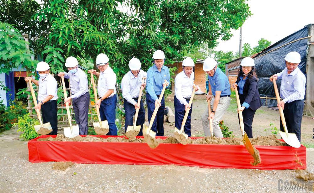 Khởi công xây dựng mới và nâng cấp cầu Ðìa Muồng, cầu Ba Bích và cầu Ngọn Trà Ếch tại xã Trường Long trong năm 2022.