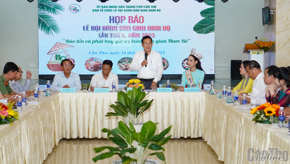 Quang cảnh buổi họp báo.