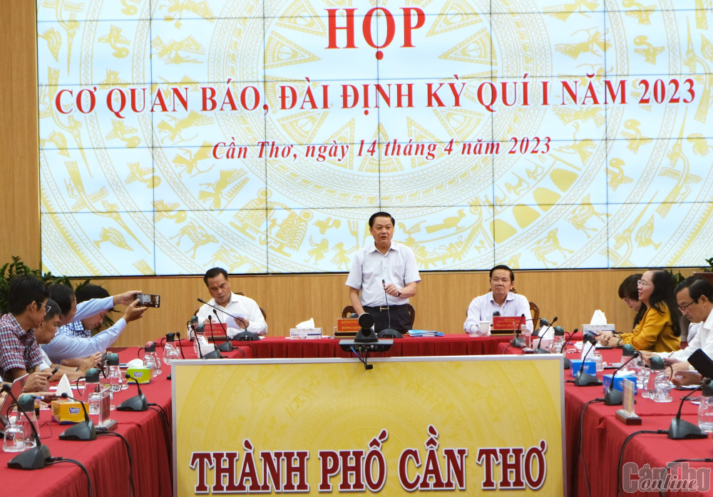 Đồng chí Dương Tấn Hiển, Phó Chủ tịch thường trực UBND TP Cần Thơ phát biểu tại buổi họp báo.