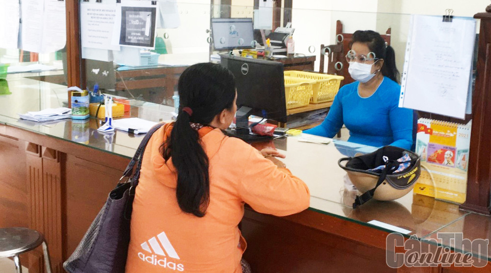 Giải quyết kịp thời chế độ thai sản cho người lao động NLĐ làm thủ tục hưởng chế độ BHXH tại Bộ phận Một cửa UBND huyện Thới Lai.