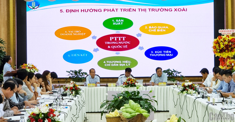 Các đại biểu tham dự hội thảo.