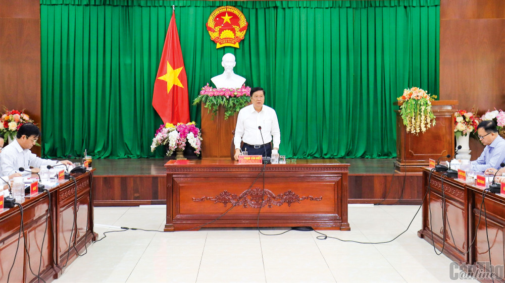 Đồng chí Phạm Văn Hiểu, Phó Bí thư Thường trực Thành ủy, Chủ tịch HĐND thành phố phát biểu tại cuộc họp. Ảnh: Q.T