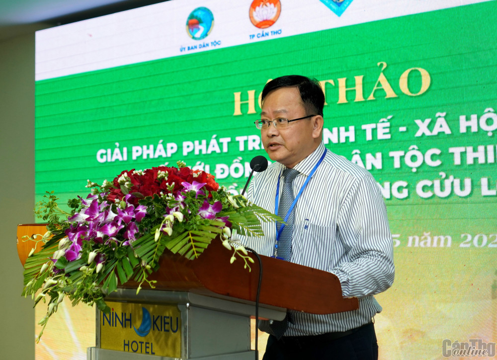 Ông Nguyễn Trung Nhân, Chủ tịch Ủy ban MTTQ Việt Nam TP Cần Thơ phát biểu đề dẫn hội thảo. Ảnh: L.G