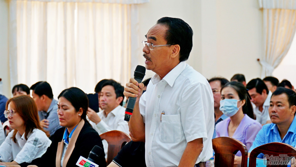 Thủ tướng Phạm Minh Chính tiếp xúc cử tri TP Cần Thơ Cử tri đại diện doanh nghiệp thành phố kiến nghị những vấn đề mình quan tâm. Ảnh: ANH DŨNG