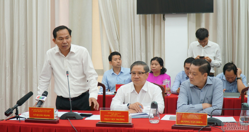 Đồng chí Lê Quang Mạnh, Ủy viên Trung ương Đảng, Bí thư Thành ủy, phát biểu tại buổi làm việc. Ảnh: ANH DŨNG