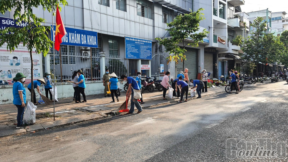 Vệ sinh môi trường sạch sẽ là một trong những giải pháp trọng tâm góp phần phòng, chống dịch bệnh.