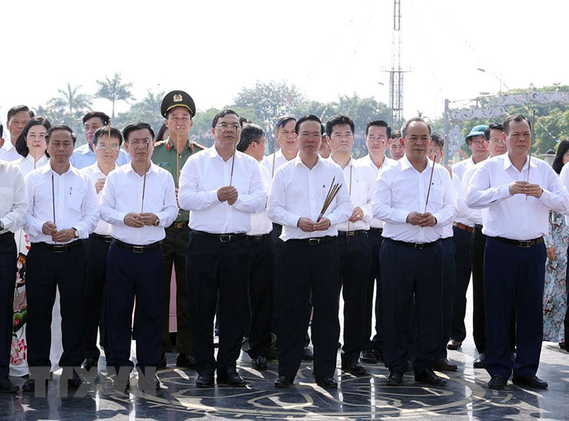 'Văn nghệ sỹ đóng vai trò then chốt, gìn giữ và phát triển văn hóa'