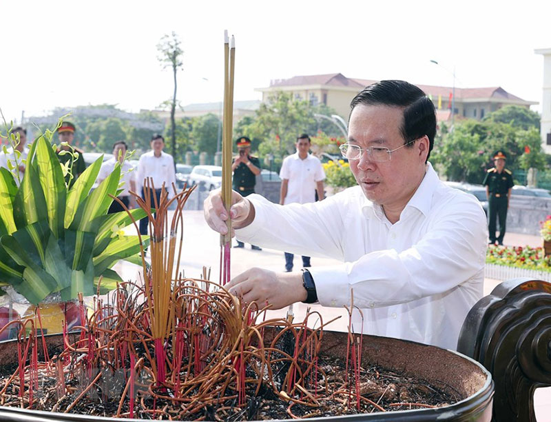 'Văn nghệ sỹ đóng vai trò then chốt, gìn giữ và phát triển văn hóa'