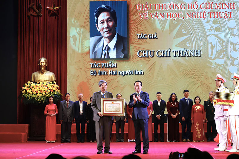 'Văn nghệ sỹ đóng vai trò then chốt, gìn giữ và phát triển văn hóa'