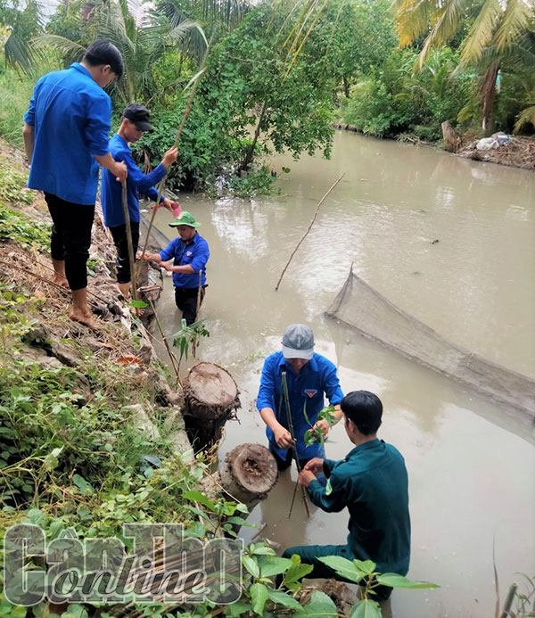 Tình nguyện đảm bảo an toàn giao thông