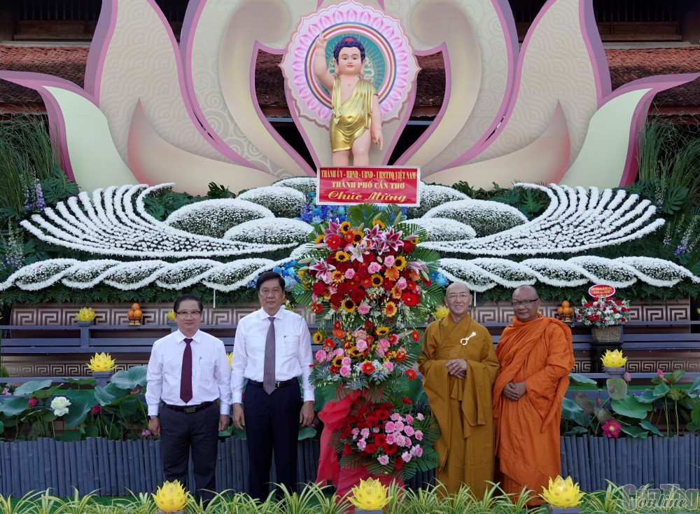 Long Trọng Tổ Chức Đại Lễ Phật Đản - Báo Cần Thơ Online