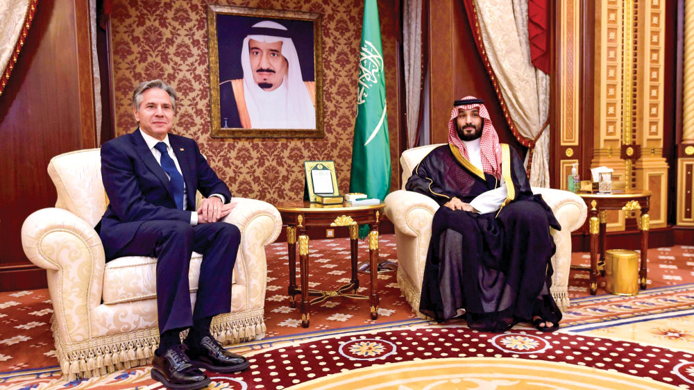 Ngoại trưởng Blinken (trái) trong cuộc gặp Thái tử bin Salman. Ảnh: Reuters
