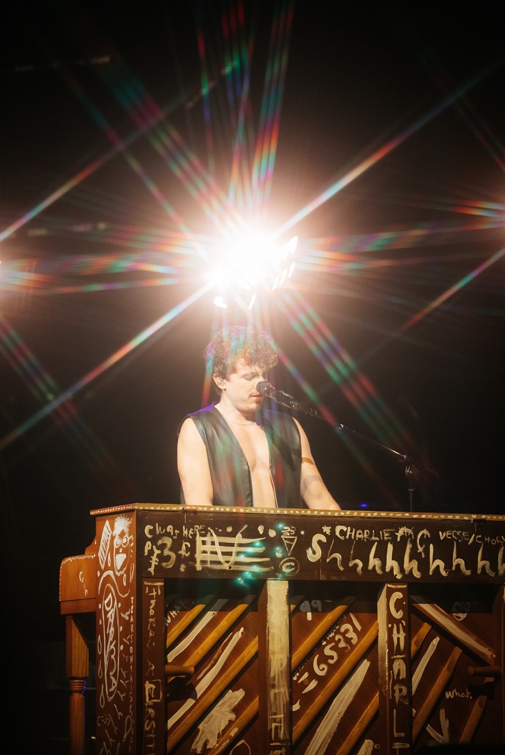 Điểm mặt 7 “hitmakers” Việt cùng Charlie Puth “khuấy đảo” sân khấu 8Wonder