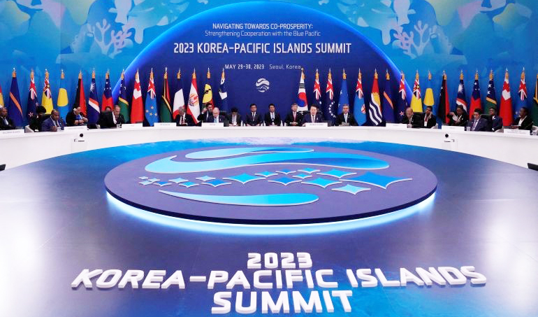 Hồi cuối tháng 5-2023, Hàn Quốc mời các quốc đảo Thái Bình Dương đến Seoul dự hội nghị thượng đỉnh đầu tiên nhằm thúc đẩy hợp tác kinh tế và an ninh. Ảnh: Reuters
