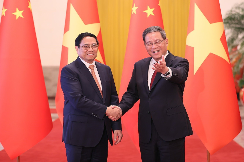 Thủ tướng Phạm Minh Chính hội đàm cùng Thủ tướng Trung Quốc Lý Cường Thủ tướng Trung Quốc Lý Cường đón Thủ tướng Phạm Minh Chính. Ảnh: Dương Giang-TTXVN