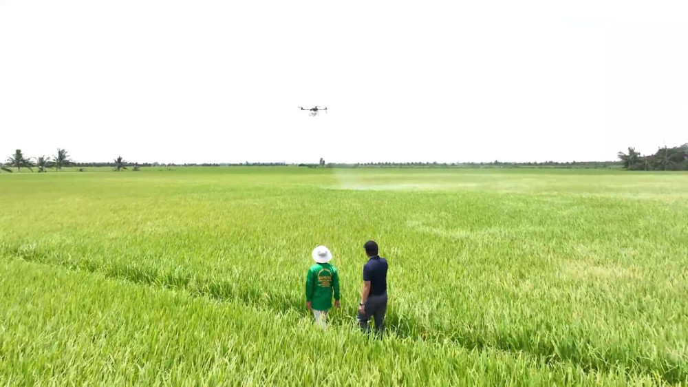 Máy bay không người lái P100 Pro - “Người bạn” của nông dân thời đại mới