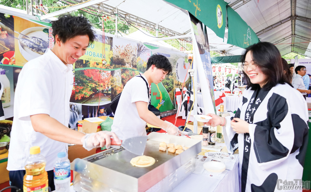 Hoạt động quảng bá ẩm thực Nhật Bản tại chương trình Giao lưu Văn hóa, Thương mại Việt Nam - Nhật Bản tại TP Cần Thơ năm 2023.