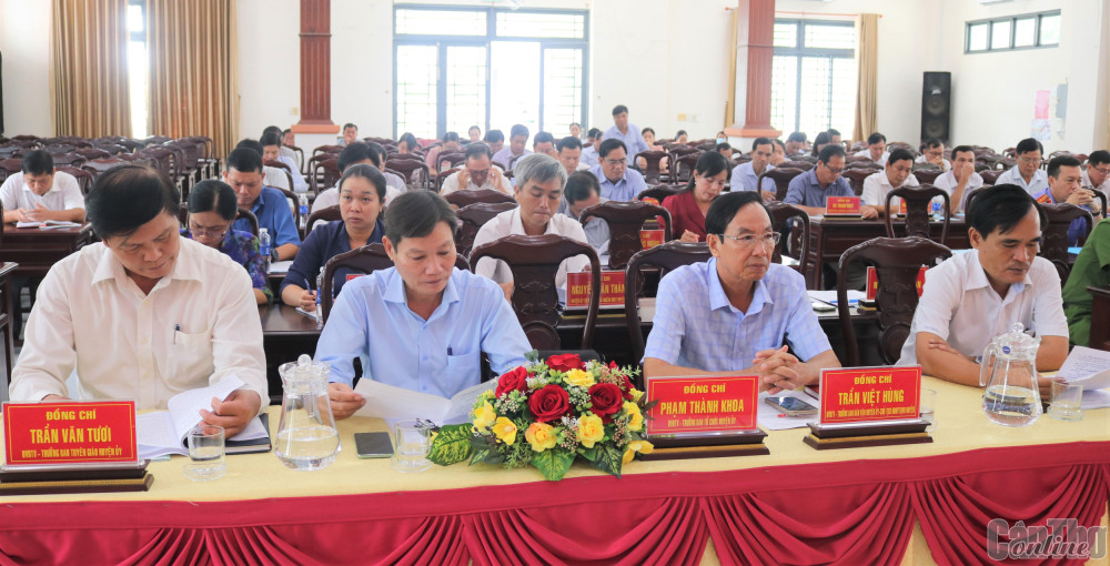 Các đại biểu dự hội nghị Ban Chấp hành Đảng bộ huyện Vĩnh Thạnh (mở rộng). Ảnh: PHẠM TRUNG